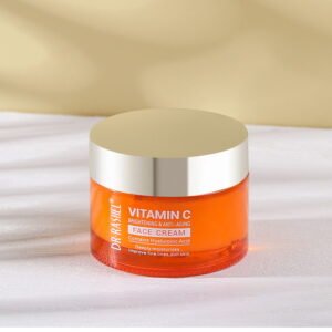 كريم فيتامين سي و هيالورونيك اسيد لتفتيح البشرة و ترطيب العميق